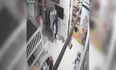 私房最新流出2023 ハッカーがカメラをクラックして複数の家族寮のトイレの着替えや入浴を盗撮 (23)