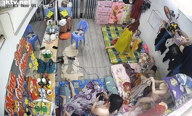 私房最新流出2023 黑客破解攝頭偷拍 多場家庭宿舍廁所更衣洗澡 (3)