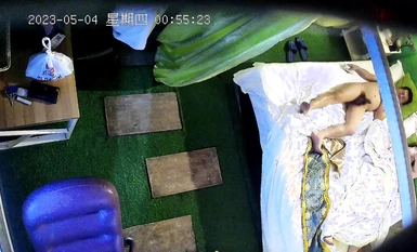 2023-5-4 Một căn phòng hiếm hoi trong khách sạn tình yêu bị rò rỉ và quay lén cảnh ngoại tình giữa một người đàn ông và một phụ nữ nhận phòng để qua đêm sau khi tan sở, người đàn ông đã khỏa thân để lấy phòng. mua mang về.