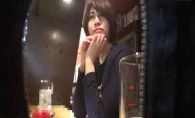 ITSR-070 未经允许在共享酒馆接客的业余妻子，深度插入和偷拍 13.