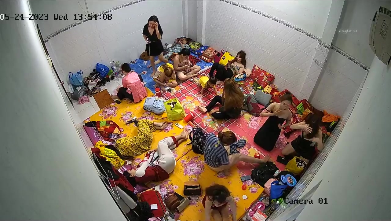 나이트클럽 그녀들의 사적인 탈의