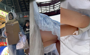 นายตามไปแอบถ่ายรูปกระโปรงของหญิงสาวสวย ยิงปืนนัดเดียวได้นกสองตัว น้องสาวคนหนึ่งในชุดนอนไม่ได้สวมกางเกงชั้นในด้วยซ้ำ และเธอเป็นสาวสวยในชุดกระโปรงยาวโลลิต้า ด้านในเป็นดอกไม้สีเขียว ฉันไม่ได้เช็ดให้สะอาดและมีกระดาษติดอยู่