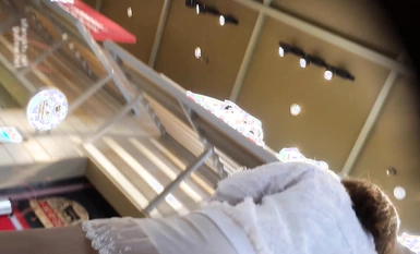 Thầy đi theo và lén chụp người đẹp dưới váy, phong cảnh quá tuyệt vời, siêu hiếm và đẹp nhất không che! Người đẹp kiều diễm mặc váy siêu ngắn dám đi mua sắm mà không mặc nội y