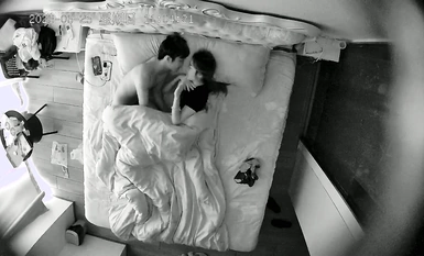 2023-6-25 Hotel diam-diam merakamkan gambar pasangan pelajar yang tampan sedang mendaftar masuk ke dalam bilik hotel semasa percutian itu. Gadis berkaca mata dan berkaca mata yang baik itu tidak menyukai teman lelakinya kerana melakukan susulan