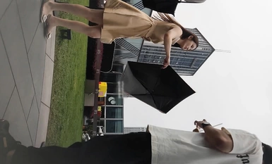 신 그물 레드 카드 장소 꼬리 몰래 치마 풍경 아래 아름다움을 촬영 노란색 드레스 최고급 기질 아름다움 머리카락이 특히 많이 누출, 흰색 끈 팬티