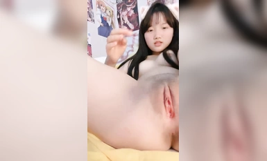 呆萌超嫩美少女！新人初下海！全裸居家自慰，特寫視角震小穴，爽的低低呻吟，干凈緊致粉嫩美穴