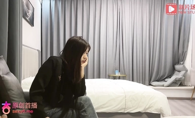 Tanhua Zhiping Brother Hotel ❤️ bergaul dengan seorang pelajar perempuan yang memberontak di sekolah Dia kecil tetapi mempunyai payudara yang agak besar Dia sangat sensitif dan basah apabila disentuh.