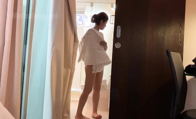 เสืออ้วนผู้ยิ่งใหญ่จ่ายเงินจำนวนมากเพื่อออกเดทกับหญิงสาวสวยที่มีแฟนเจ็ดหรือแปดคนและเป็นครูผู้หญิง เธอแสดงใบหน้าของเธอในฉากหนึ่งและคร่ำครวญด้วยความปีติยินดี เธอมีจุดสุดยอดและน้ำแตกบนใบหน้าที่หลากหลาย บทสนทนาน่าตื่นเต้นมาก