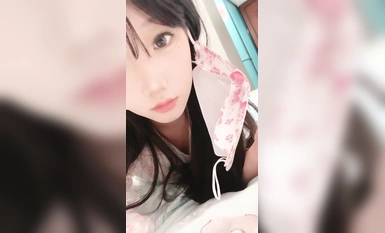 Pure desire girl [smell sauce], school flower level beauty without condom dating, look at this pink little chrysanthemum, raised white jade buttocks, really want to insert into the cool a (1)