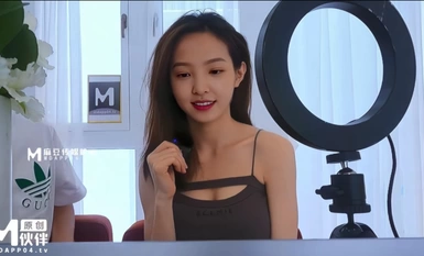 Câu chuyện về phòng phát sóng trực tiếp của Zhang Ruonan