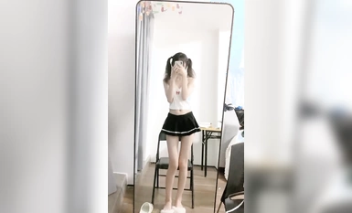A 05 year old student girl, looks like Wang Xinling, [sexy long legs] Gulu-Gulu Bear, pussy pink pussy flowing, slim figure tickles the heart (3)