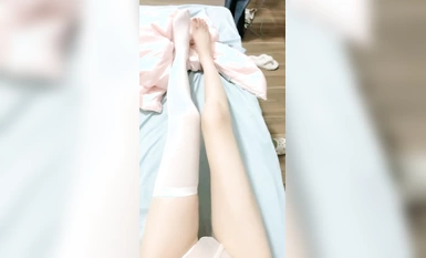 A 05 year old student girl, looks like Wang Xinling, [sexy long legs] Gulu-Gulu Bear, pussy pink pussy flowing, slim figure tickles the heart (6)