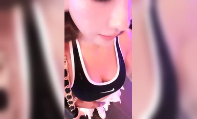 The black horse in the net yellow world, waterfall squirting, [翹臂桃桃] Thailand tour, go to the gym to play jumping eggs, cowboy circle looking for cowboys, being fucked with a big squirting (1)