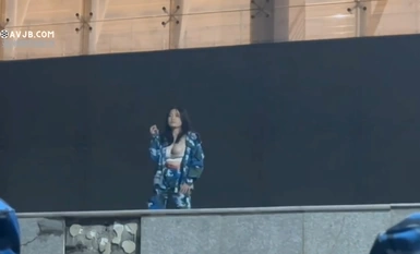 กลายเป็นไวรัลทั้งเครือข่าย! มีคนถามหานับพัน! เด็กฝึกหัดหญิงในการฝึกทหารของ Northwest University for Nationalities เต้นรำโดยที่หน้าอกของเธอใหญ่เกินไปและเผยให้เห็นเวอร์ชั่นเต็ม! เวอร์ชันที่สมบูรณ์ที่สุดบนอินเทอร์เน็ตจากหลากหลายมุม!