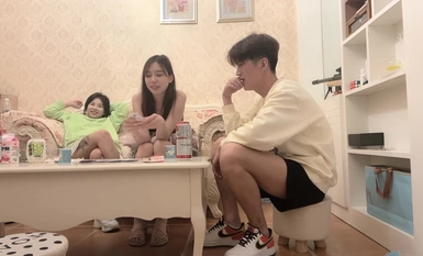 [The Undesirables], Tonight is the night of the goddesses, graphic models, jittery anchor, three people happy to fight the landlord, after the game hugged a good girl to bed, lewd voice and sexy power work.