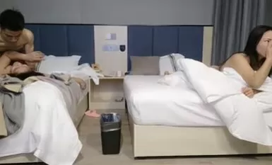 Wife-swapping scouting weekend about a small couple to play, exchange 4P passion, next to an old brother to watch the game, sustained output screwed cool, before and after together inserted 1080p horizontal version