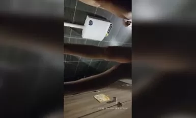 美女主播约男网友网咖见面 迫不及待洗手间里就开操