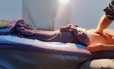 养生馆真实偷拍，白嫩极富弹性美少女，第一帧就能让人无耻硬，百里挑一极品，白白修长美腿翘臀1