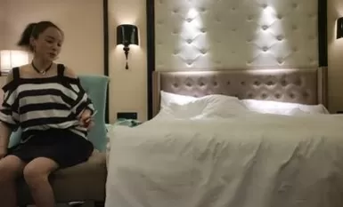 The little slut on the Internet chat, full of charm and mature women, HD shooting cock licking and deep-throating, rubbing pussy and flirting, getting into the hard to fuck, screwing the big ass has been screaming!