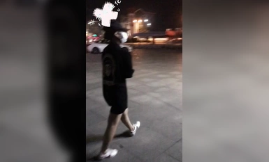 Exposed Welfare Girl @ Ice Melting - Mall Walking