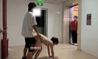 ศิลปินที่ถูกเปิดเผยมากที่สุดบน Twitter เด็กสาวที่มีคอนทราสต์รูปร่างดีที่สุด [พัฟรสนม] ถ่ายรูปส่วนตัว เปิดเผยตัวเองกลางแจ้ง และมีเซ็กส์ที่ทางเข้าลิฟต์ และได้พบกับเพื่อนบ้านที่กำลังสับสน (5)