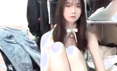 The latest October [National Day Extreme Leak] beauty Bai Wei X is trained to be a bitch by her boyfriend! This is a pure girl who was trained to be obedient and docile, like a little sunshine.