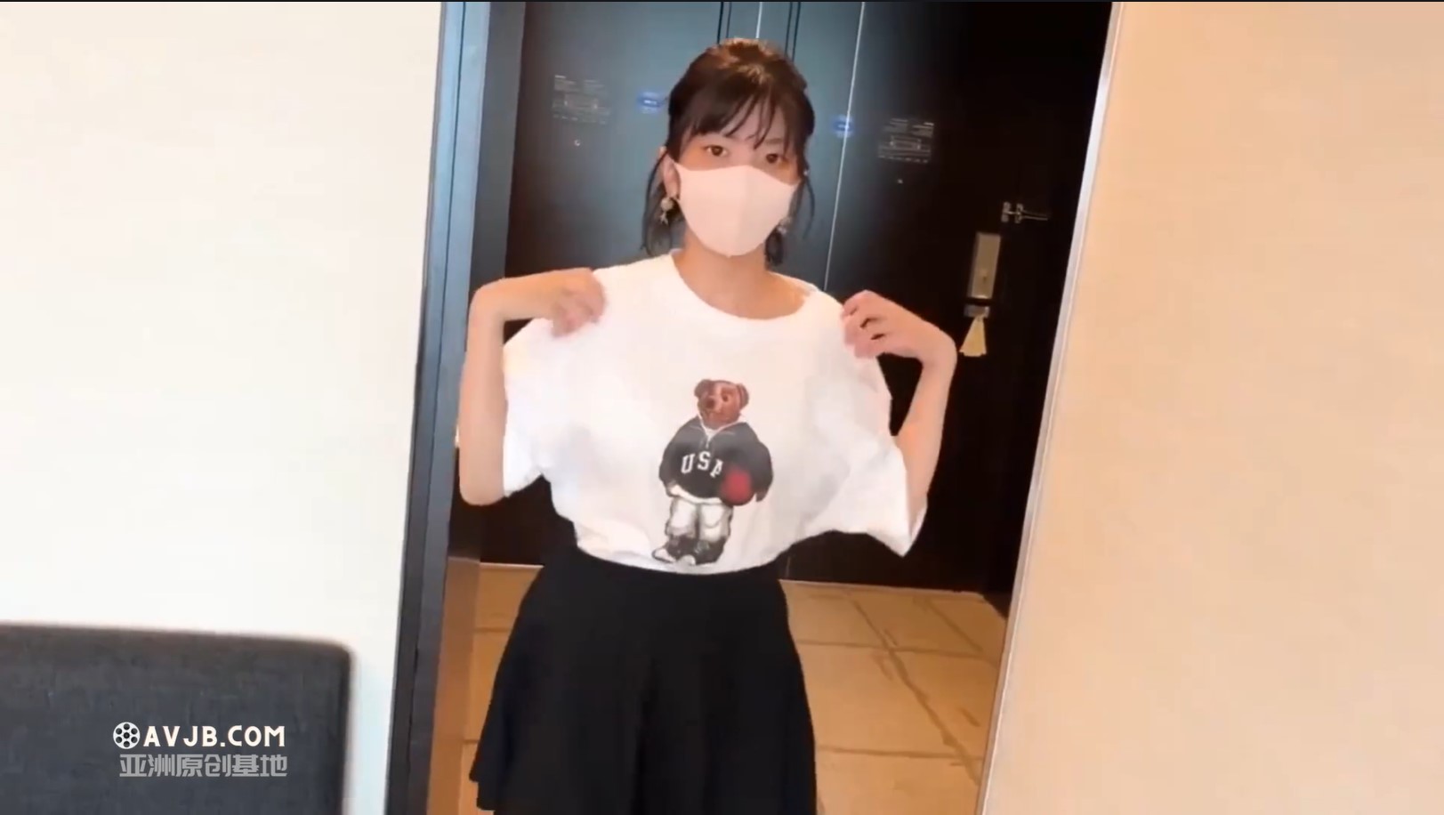 꽤 음탕 한 아내 [FC2-PPV-3098539]는 샷 안에 콘돔이없는 큰 고기 막대기의 흑인 조상이 인형 누나처럼 매우 긴장한 주먹을  꽉 쥐고 시작 채팅 가이드의 가장자리에 녹색 모자가 시각 효과가 매우 강합니다. - AVJB