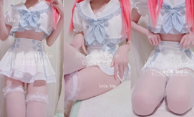 軟甜糯米糍 白絲愛心露臍服