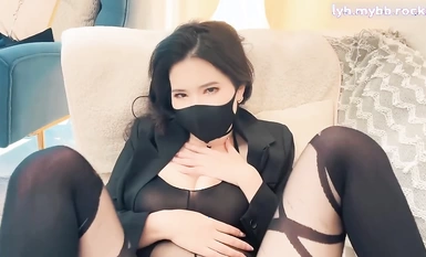 The only beautiful goddess who wears sexy lingerie and actively sends herself to married executives to be fucked by the cold imperial goddess was fucked to her senses.