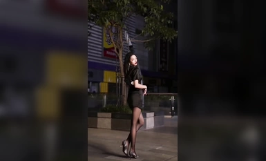 The most popular online goddess, Jun Xu, paid customized video albums.