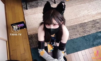 Chicken Coach cos Walnut