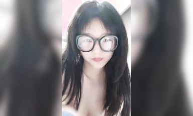 Eyeglasses Pure and innocent young girl Little newcomer (1)