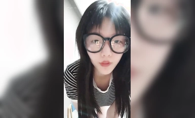 Eyeglasses Pure and innocent young girl Little newcomer (1)