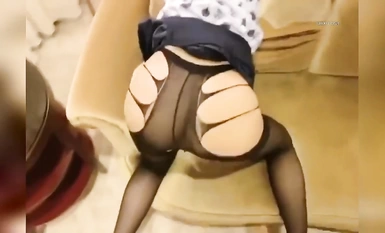 The black silk uniform of the high-faced wannabe [TS Lee Ji-hyun] eating chicken popping How delicious is it, slutty pussy Shut up, too big in the end ah ah don't stand it can't stand it, being fucked by the whore screaming incessantly.