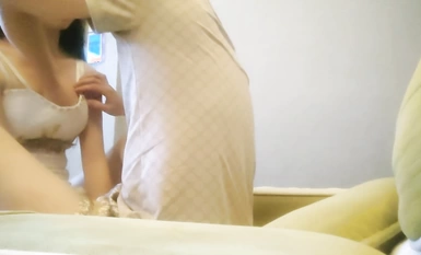 2023-11-21[高級テクニシャン]顔面値白いドレスのお姉さん、ボディマッサージの上に乗って、白い柔らかいカニを引っ張り出してさりげなく触れ、ボディプッシュの上に横たわっている。