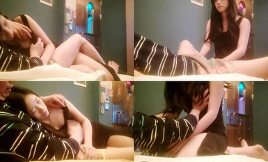 21-11 Ngâm chân và chăm sóc sức khỏe mới nhất [Cadillac] Thầy lại phát hiện ra cô gái xinh đẹp nhất. Cô ấy rất xinh đẹp, trẻ trung và phóng khoáng. Cô ấy cởi áo lót và thản nhiên xoa bóp bộ ngực mềm mại của mình để phục vụ dịch vụ mát-xa. tràn đầy dục vọng thuần khiết.