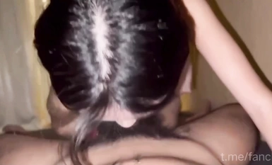 抖音網紅街拍女神▌趙一菲▌變身廁所戰神 鎖骨妖艷彼岸花紋身 小嘴淫盪舔舐龜頭 女神形象淪為土豪玩物