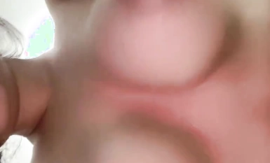 巨乳尤物【Mole】把玩巨乳，越玩越大，騷貨在浴室摳逼誘惑狼友們福利合集！（1）