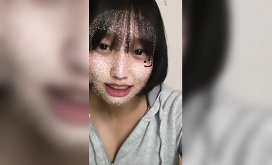 [Live chat] Malaking buzz! Ang nagbebenta ay tinanggal! Mag-shoot gamit ang iyong smartphone! Ngayon ay ang panahon ng erotikong in-talive! Kumuha ng talk scene ng isang baguhang batang babae na nagse-selfie na may malalaking suso! Healthy with light make