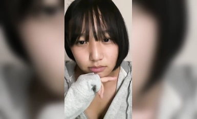 [Live chat] Malaking buzz! Ang nagbebenta ay tinanggal! Mag-shoot gamit ang iyong smartphone! Ngayon ay ang panahon ng erotikong in-talive! Kumuha ng talk scene ng isang baguhang batang babae na nagse-selfie na may malalaking suso! Healthy with light make