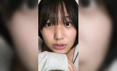 [Live chat] Malaking buzz! Ang nagbebenta ay tinanggal! Mag-shoot gamit ang iyong smartphone! Ngayon ay ang panahon ng erotikong in-talive! Kumuha ng talk scene ng isang baguhang batang babae na nagse-selfie na may malalaking suso! Healthy with light make