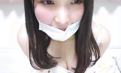 Live Chat] Sorry for the long wait! A neat and innocent slumming idol-type black hair chat amateur girl with a super cute shy face is coming down! She has beautiful D-cup estimated breasts and super white skin!