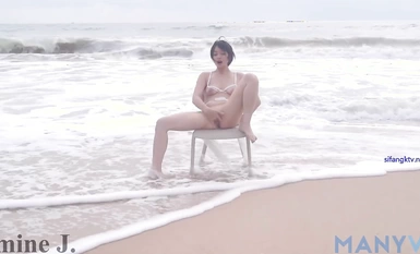 The newest outflow is priced at 690 compilations! Jasmine J.] private shoot, finger various props vegetable masturbation white pulp flood orgasm squirt (4)