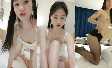 -新人妹子，【辣辣子】，模特身材，膚白貌美相當懂男人，柳腰搖曳蜜桃臀直接懟到屏幕上 (4)