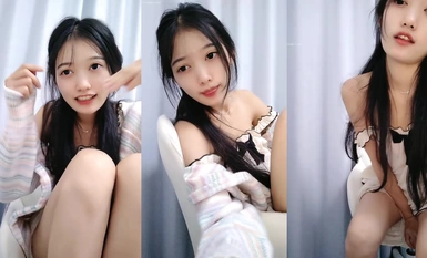 20 hours of heavy nuclear bombs School goddess [Cai Cai Fairy] nude bath, small pussy has been running water, to a jitterbug wind dance, stripped version, dick bomb! (10)