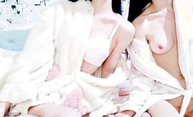 The best lesbian double female passion [Haru Haru Sakurako] slim figure white skin! The most important thing is to wear a fake rear-entry fuck, one after another fierce top, white tender beautiful buttocks rise up inserted into the cool over!