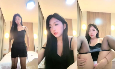 Recommended! Authentic G milk college students [class president adult] dormitory hotel stairway toilet masturbation, extreme contrast glasses bitch, play really crazy (5)