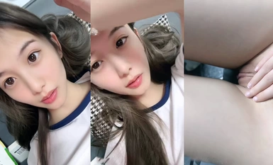 The top of the top special goddess school flower [Guangzhou schoolgirls] green broadcast to yellow under the sea temptation! The best face value thin waist beautiful legs, open tight pussy close-up, beauty is quite slutty, extreme temptation!