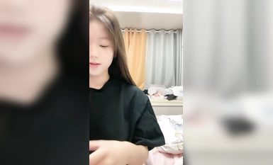 超美仙女般單眼皮校花【小初】嬌小身材奶子大，年末極品尤物頻出，19歲，正是較嫩可口的年齡，超讚！ (1)