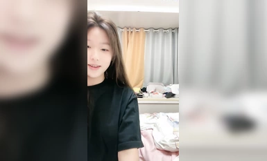 超美仙女般單眼皮校花【小初】嬌小身材奶子大，年末極品尤物頻出，19歲，正是較嫩可口的年齡，超讚！ (1)